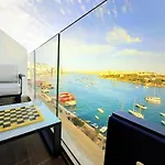 Luxury Living - Seafront Haven In Sliema - Malta