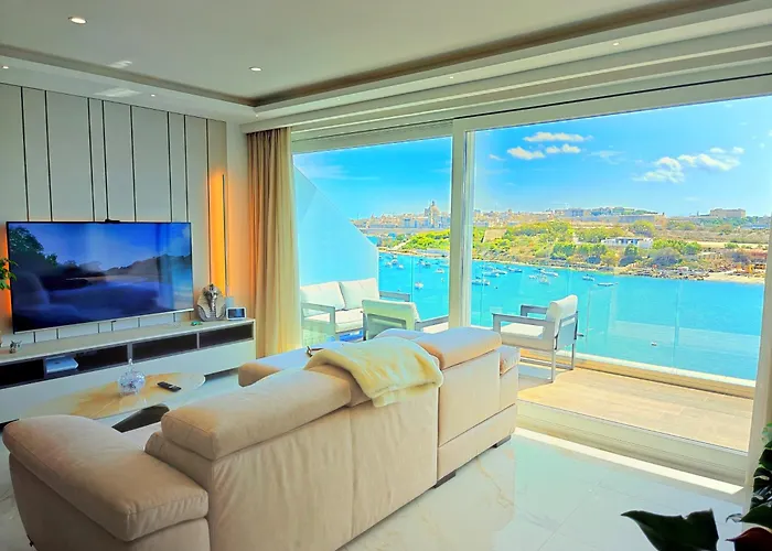 Luxury Living - Seafront Haven In Sliema - Malta