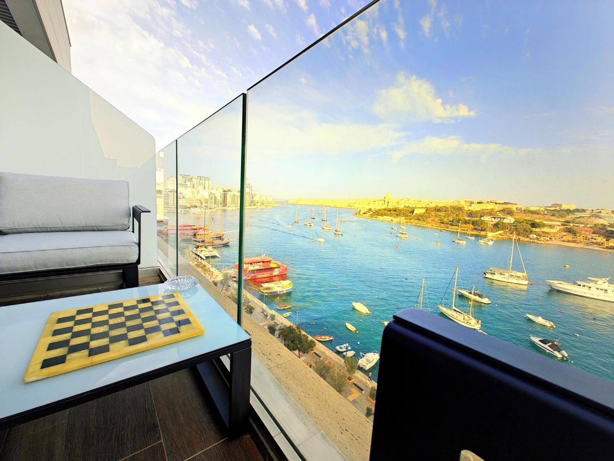 Luxury Living - Seafront Haven In - Malta Apartment