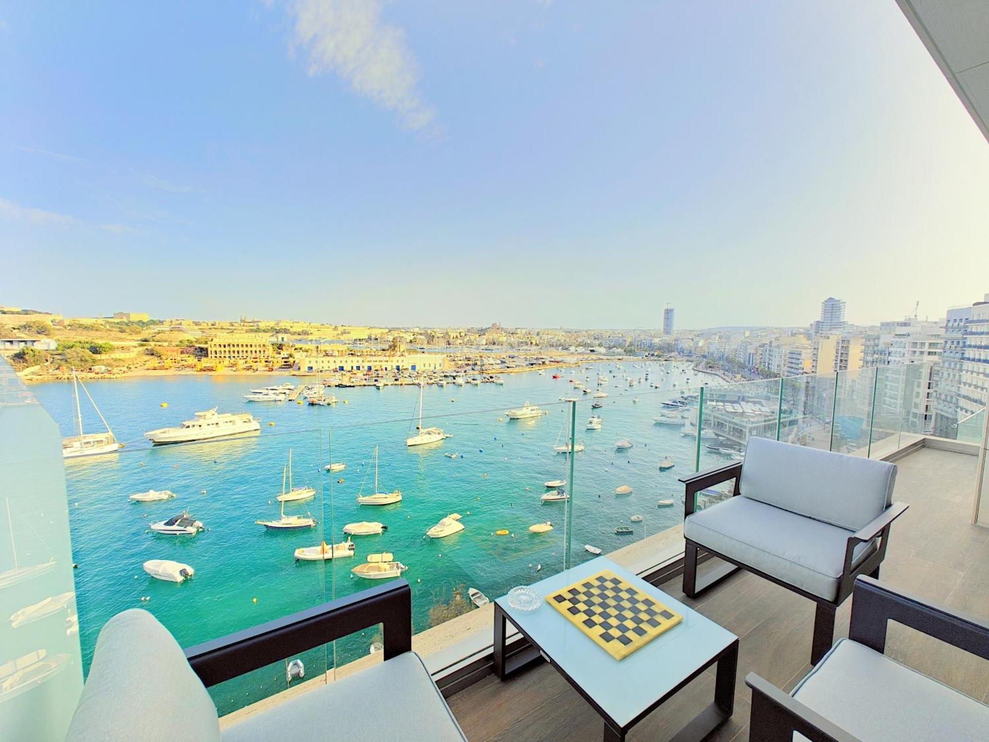 Luxury Living - Seafront Haven In - Malta