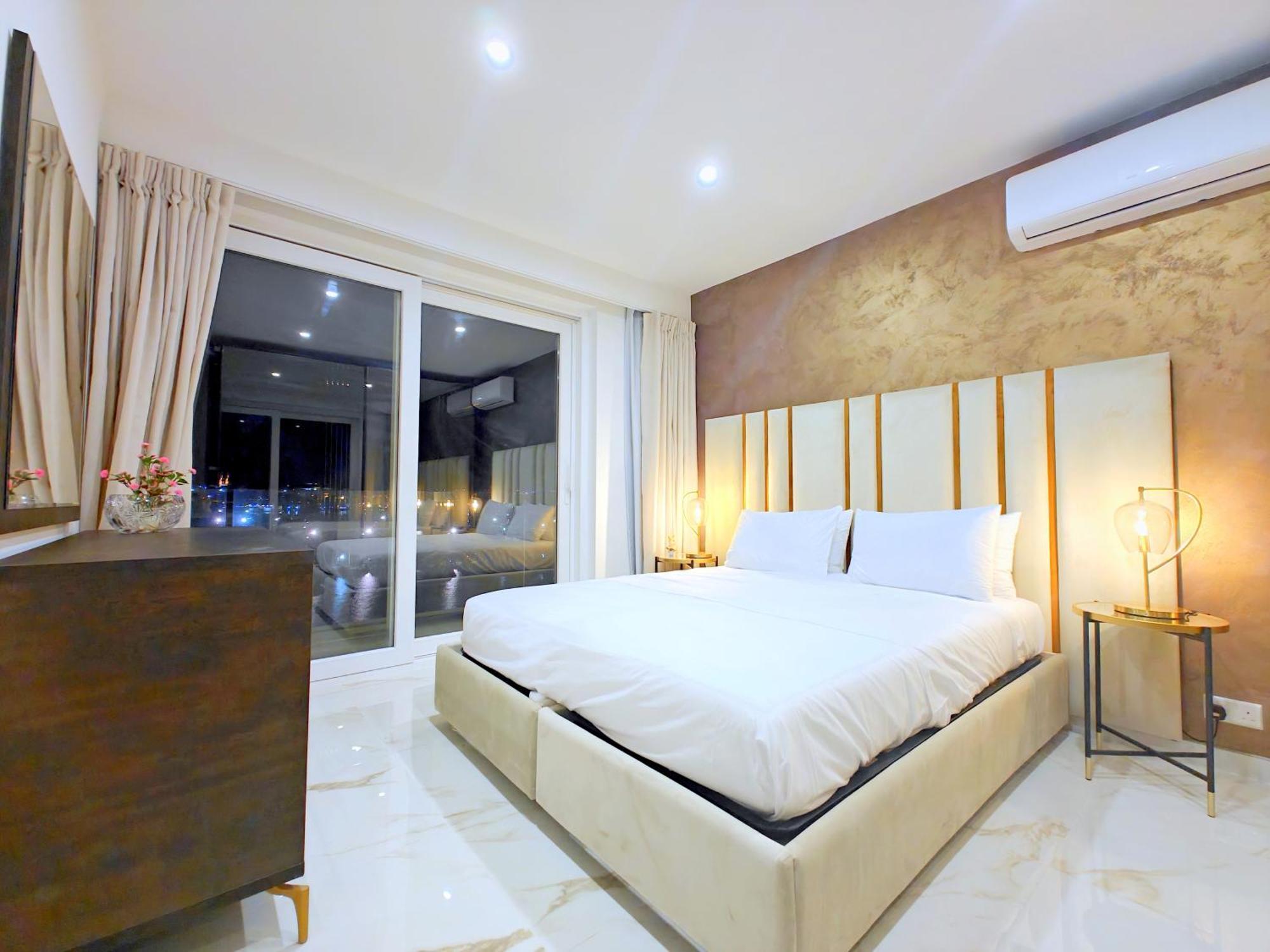 Luxury Living - Seafront Haven In - Malta Apartment