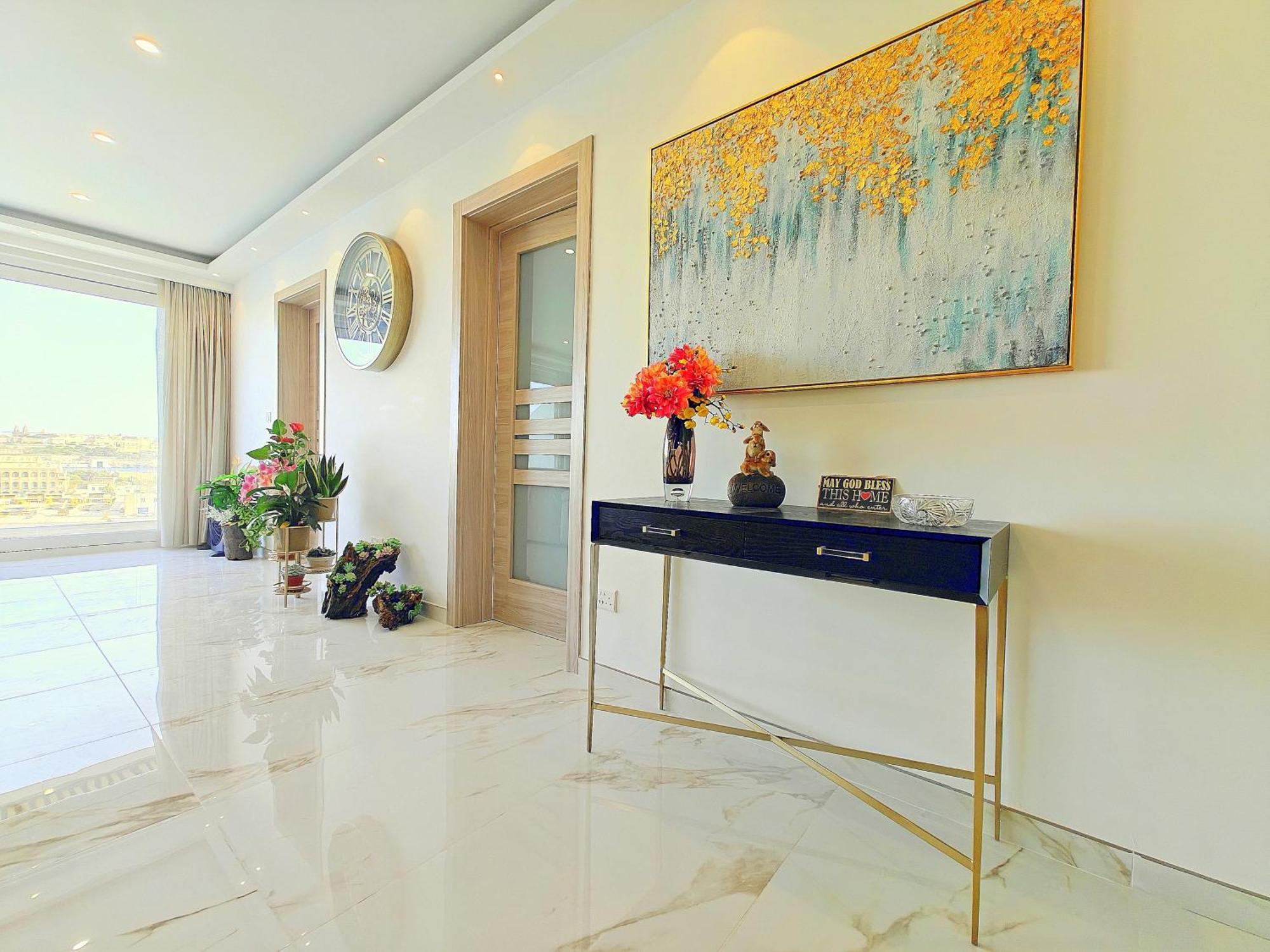 Luxury Living - Seafront Haven In - Malta Apartment *