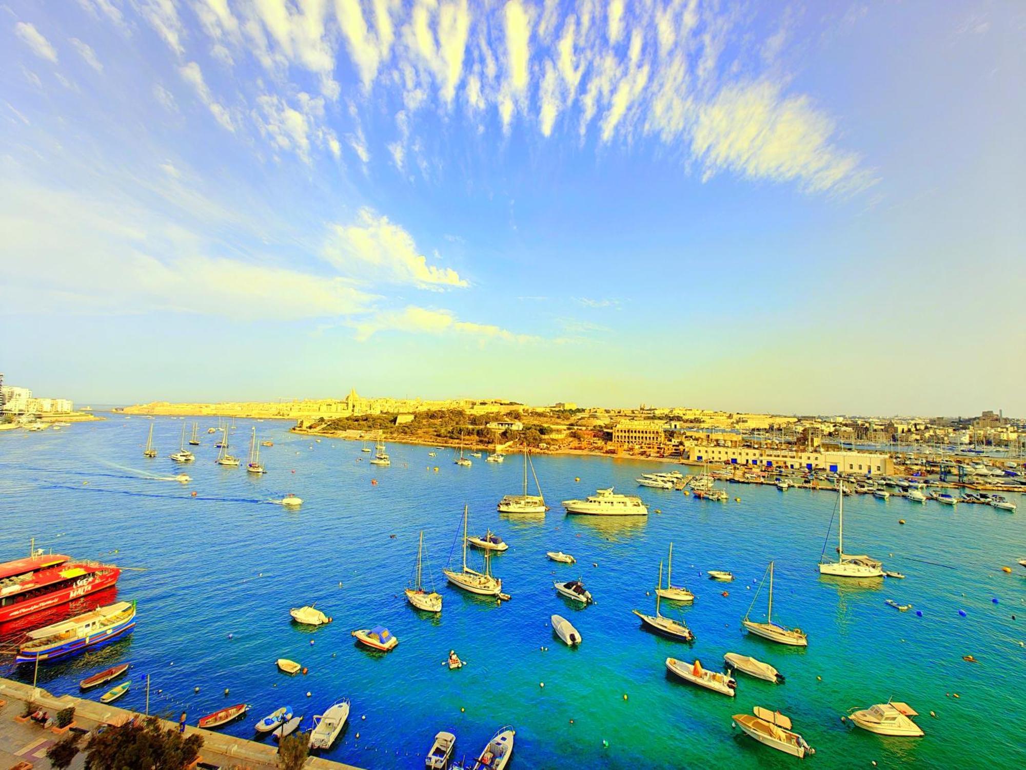 Luxury Living - Seafront Haven In - Malta *