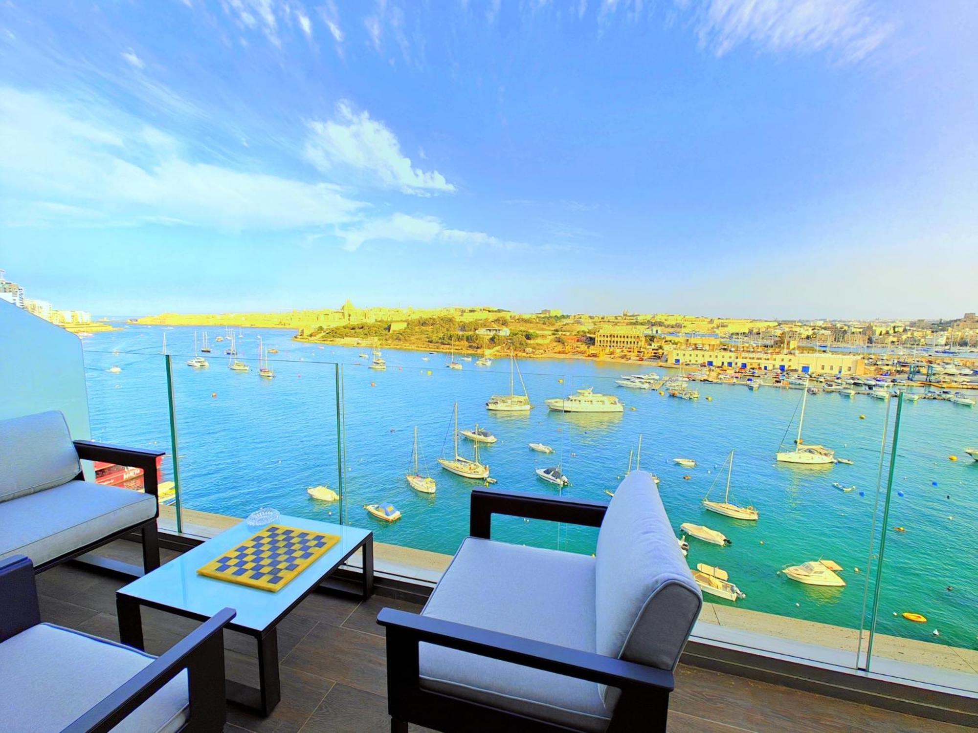 Luxury Living - Seafront Haven In - Malta Apartment Sliema