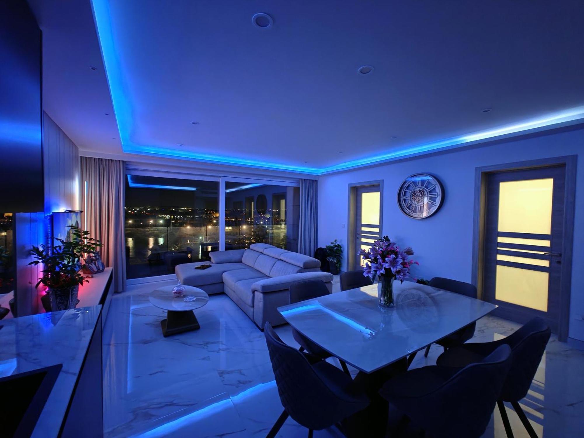 Luxury Living - Seafront Haven In - Malta Apartment