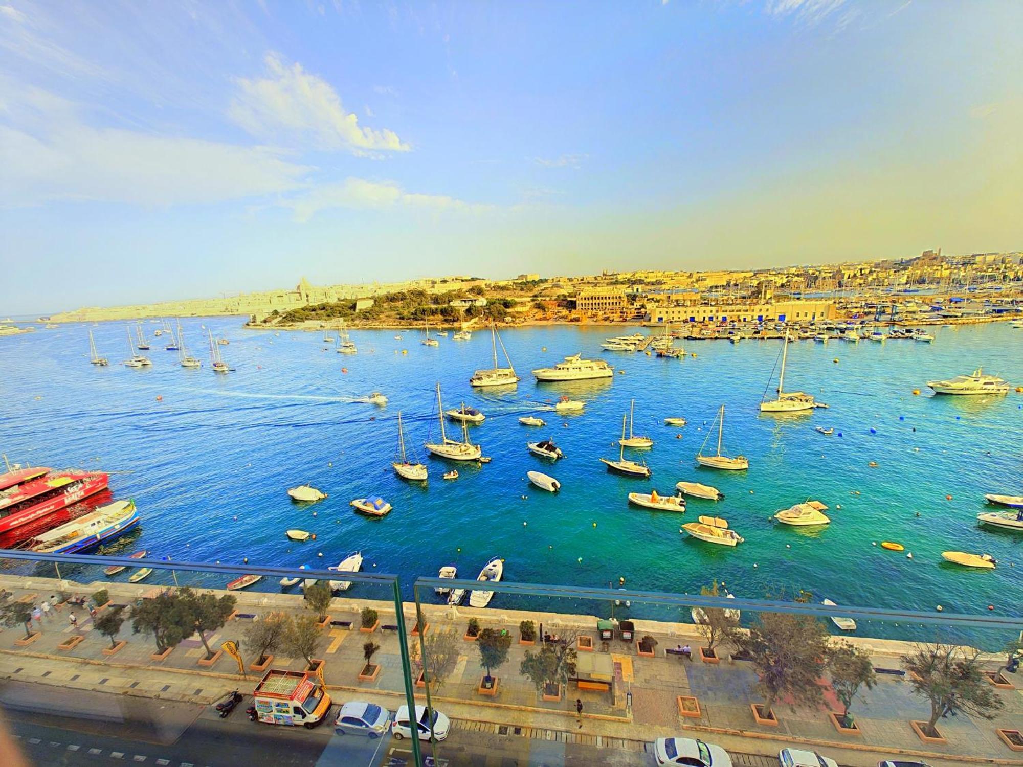 Luxury Living - Seafront Haven In - Malta Apartment Sliema