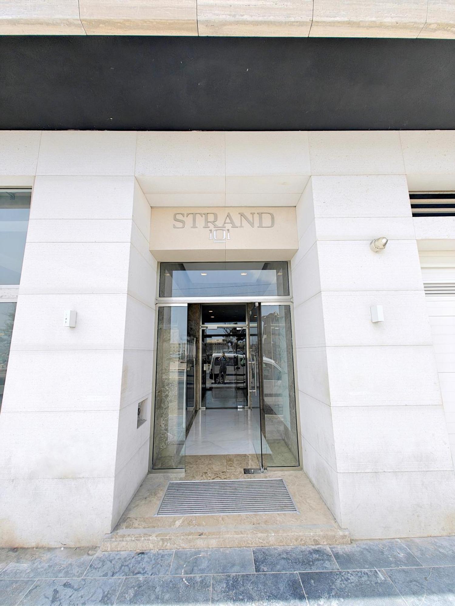 Luxury Living - Seafront Haven In - Malta Sliema