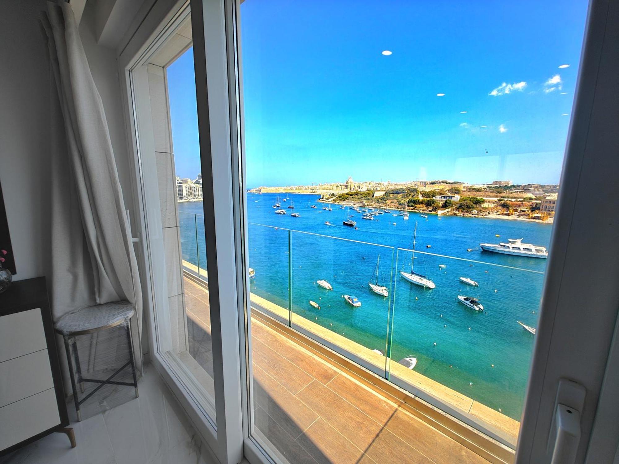 Luxury Living - Seafront Haven In - Malta Apartment *