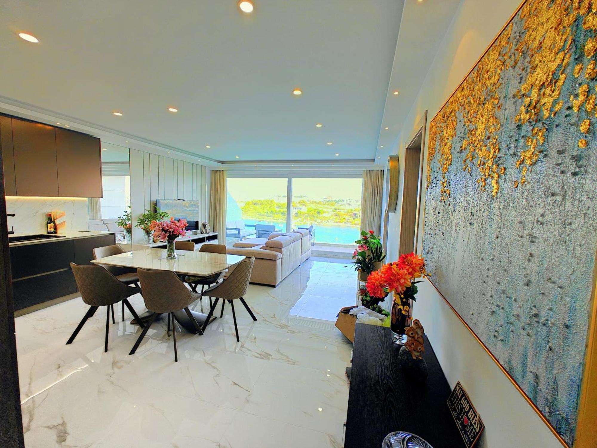 Luxury Living - Seafront Haven In - Malta Apartment