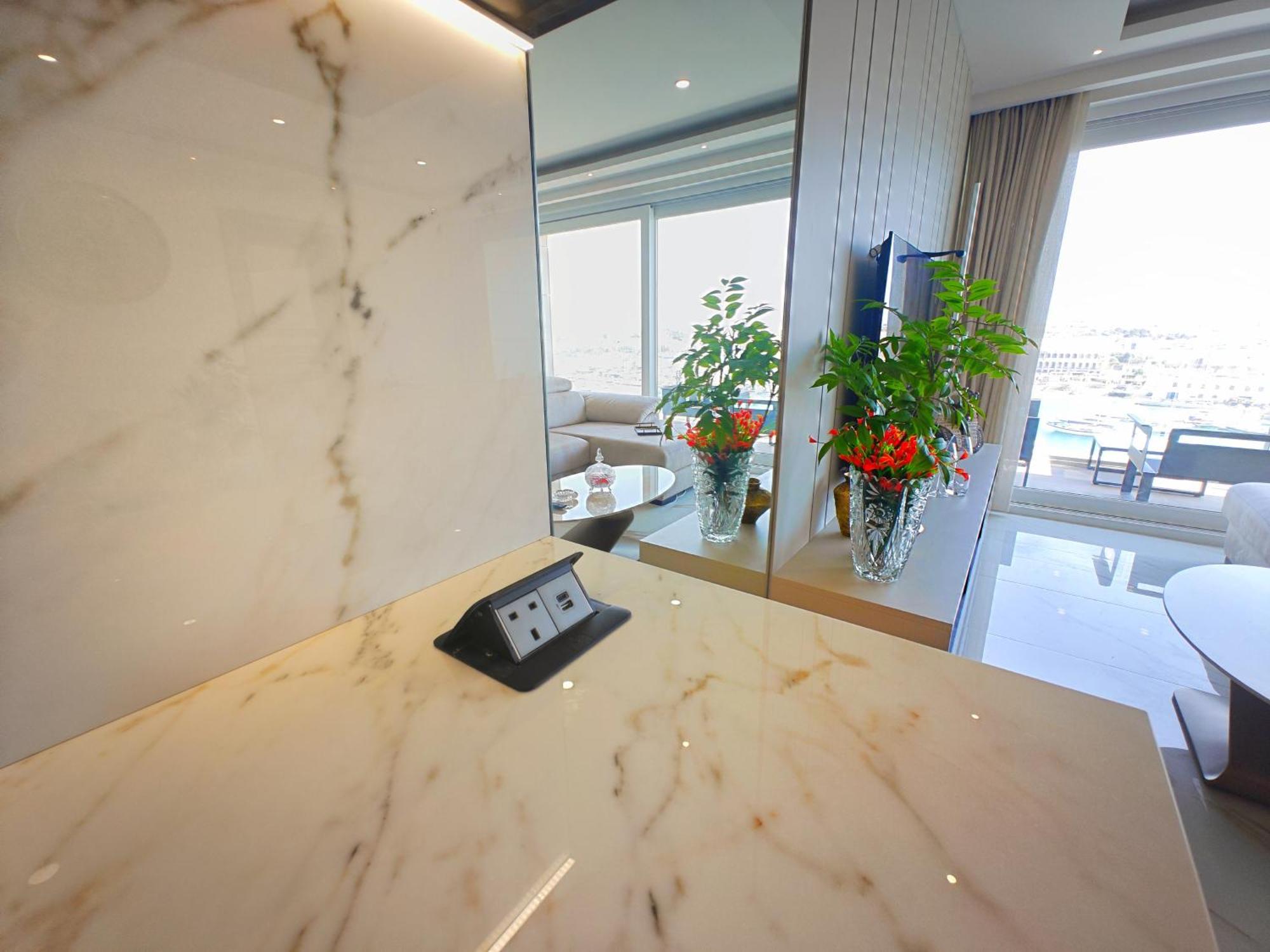 Luxury Living - Seafront Haven In - Malta