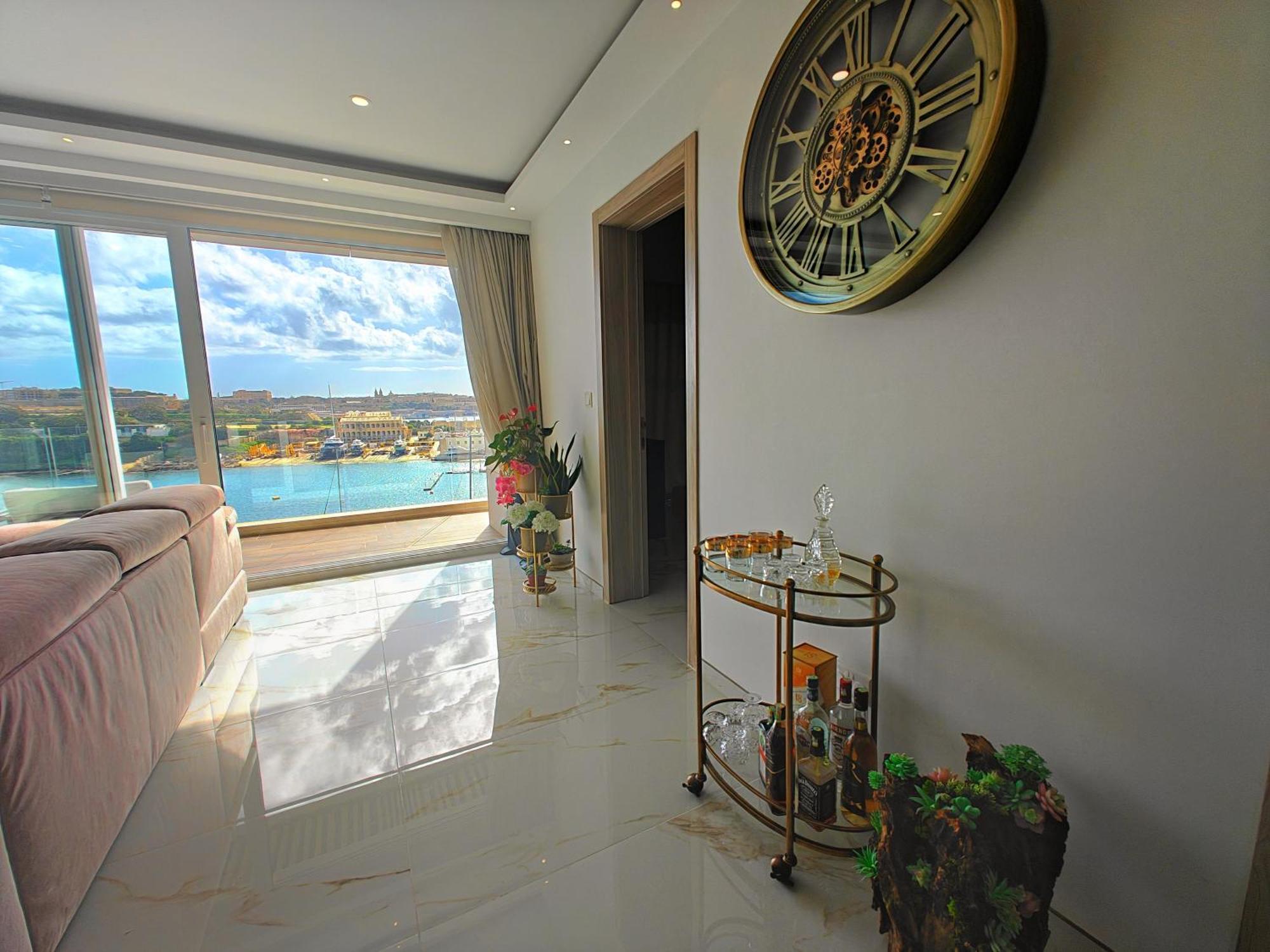 Apartment Luxury Living - Seafront Haven In - Malta Sliema